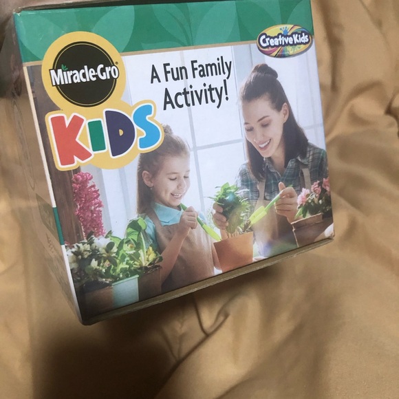 New Miracle Grow Kid Gardening Flower Growing Kit Paint Set summer project gift - Picture 4 of 8